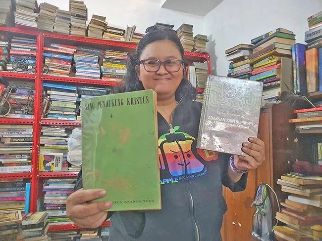 Onil si Penjaga Terakhir Literasi di Tengah Disrupsi Informasi; Beri Kesempatan Kedua, Buku Bekas Temukan Tuan Barunya