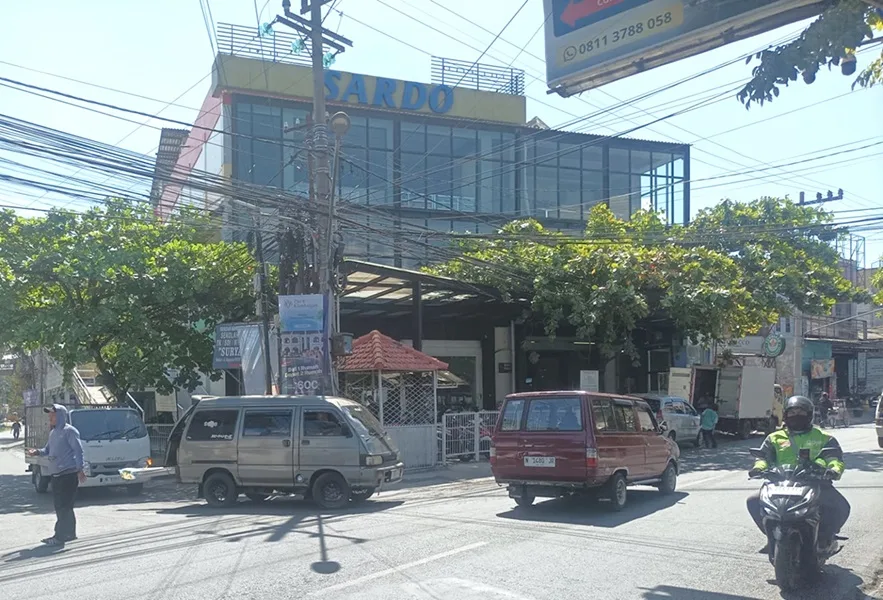 Pelaku Mantan Karyawan; Bobol Sardo, Maling Rp 48 Juta Terjungkal di Atap