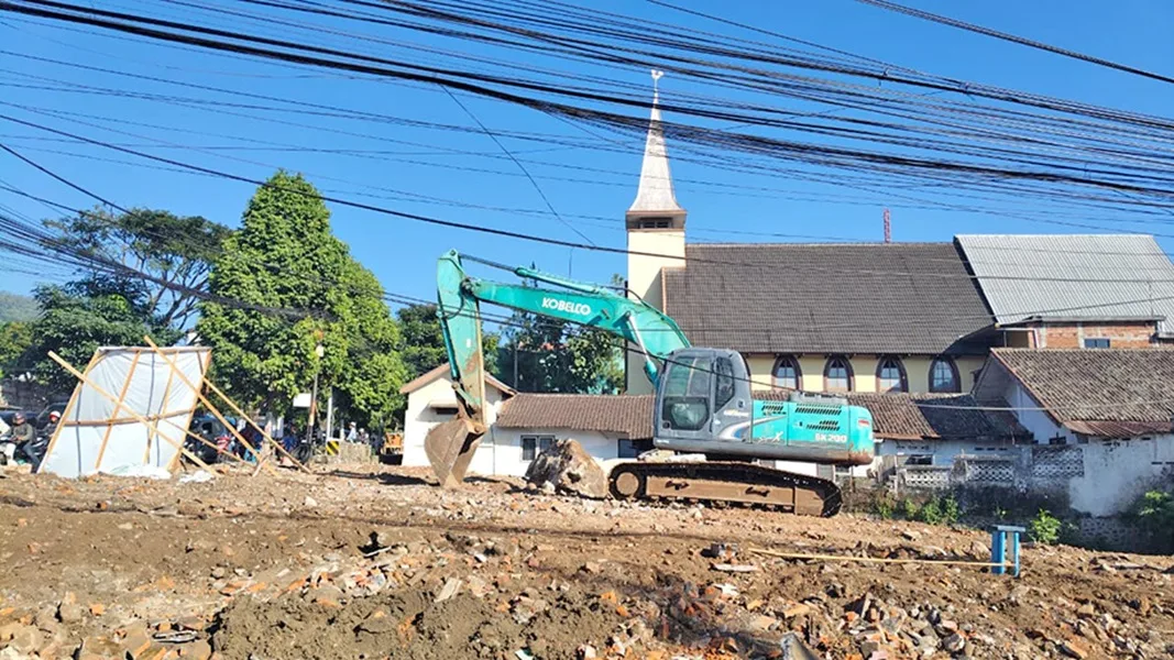 Simpang Empat PaTIH; Steril Bangunan PKL, Kebut Pondasi Perkerasan