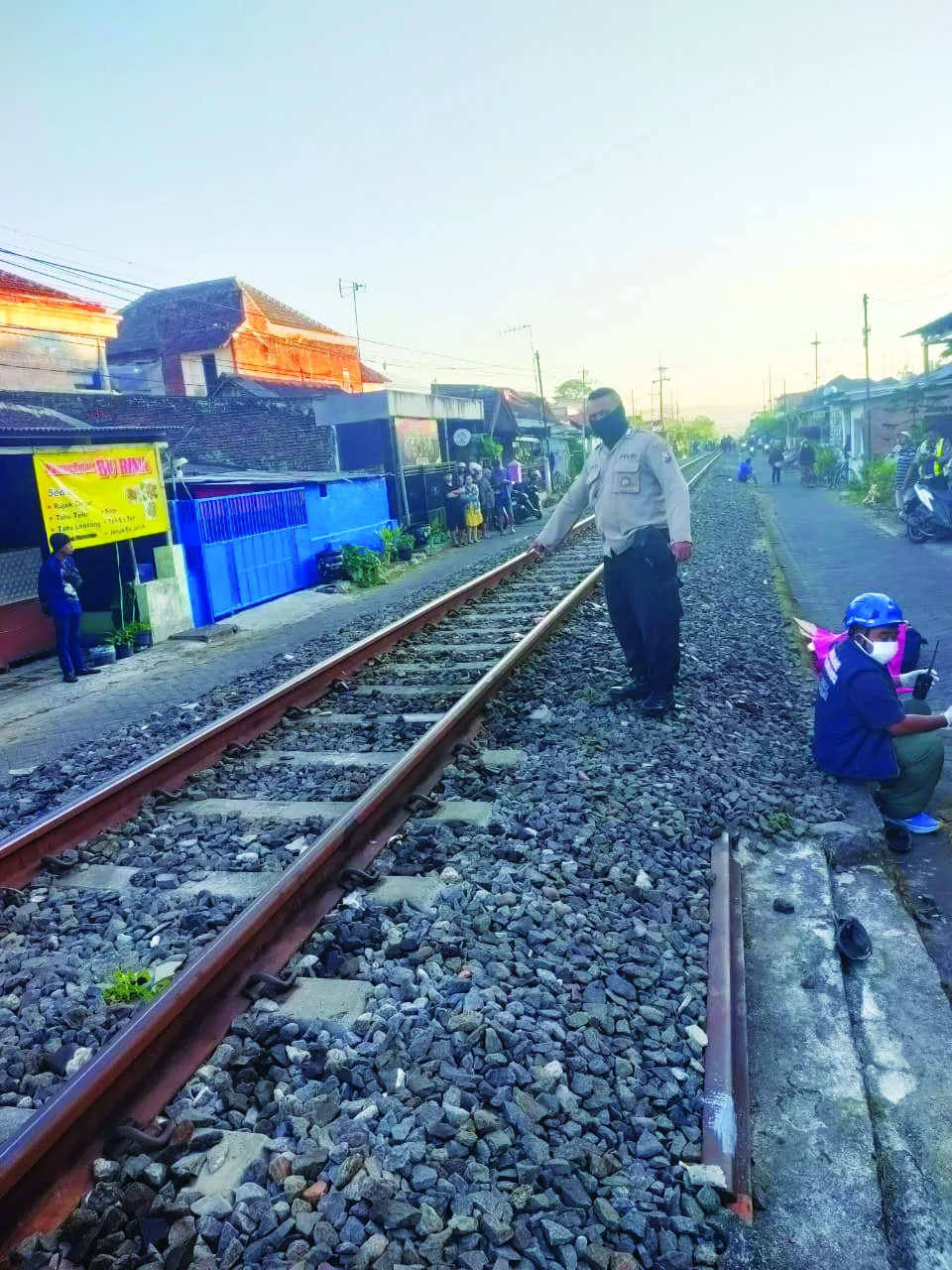 Lansia Tewas Tertabrak KA Arjuna Ekspres, Polisi Duga Sengaja Tidur di Rel
