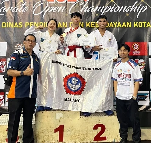 Tiga Karateka UWDM Sapu Bersih Medali Emas