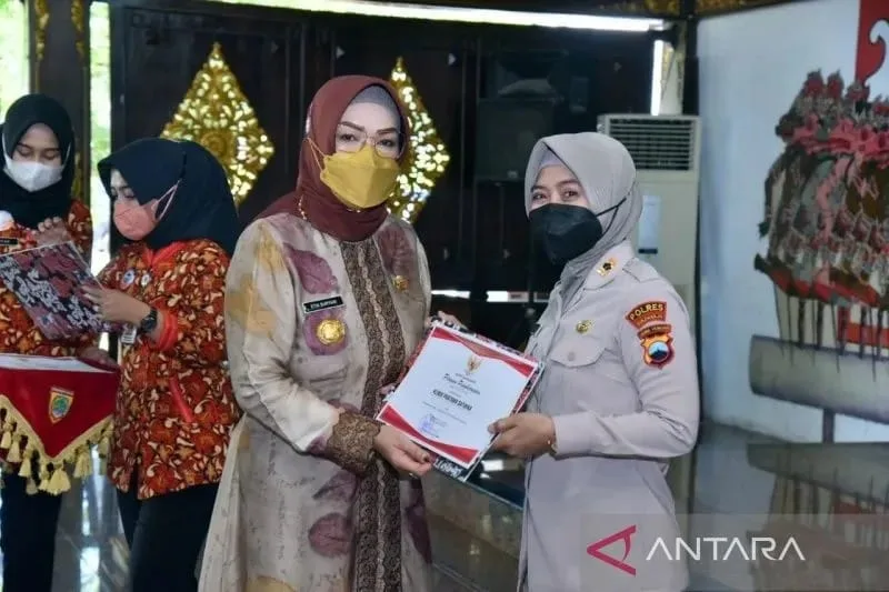 KPK OTT Bupati Sukoharjo Etik Suryani, Terkait Dugaan Pemerasan