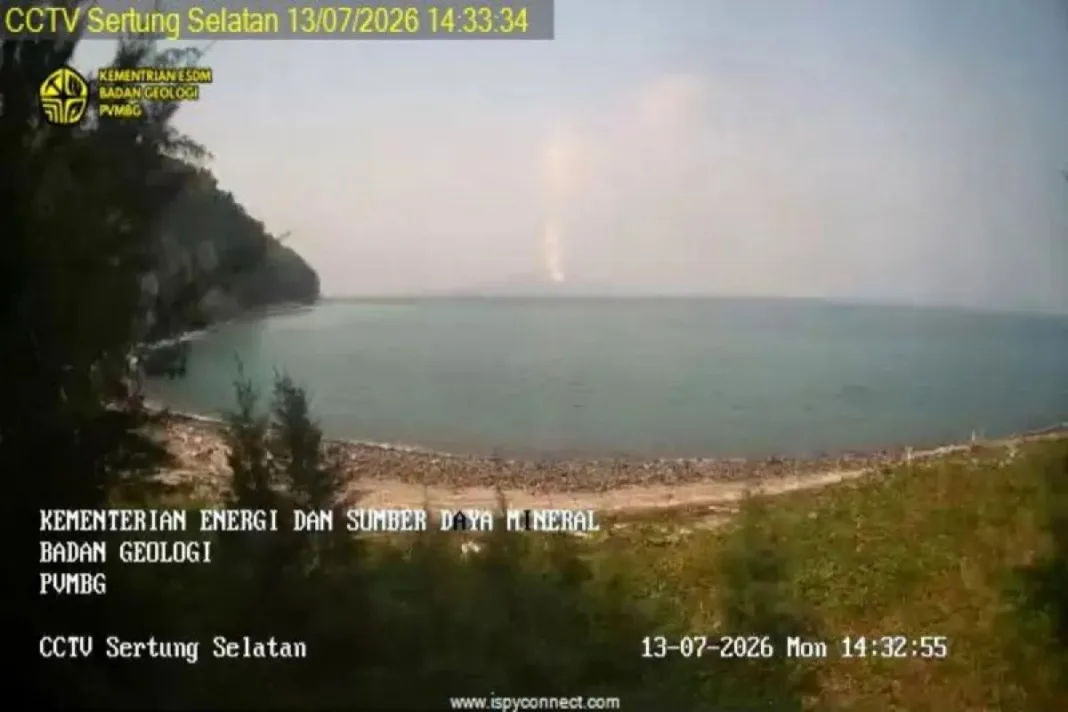 PVMBG Ungkap Gunung Anak Krakatau 19 Kali Erupsi pada Juni-Juli 2026