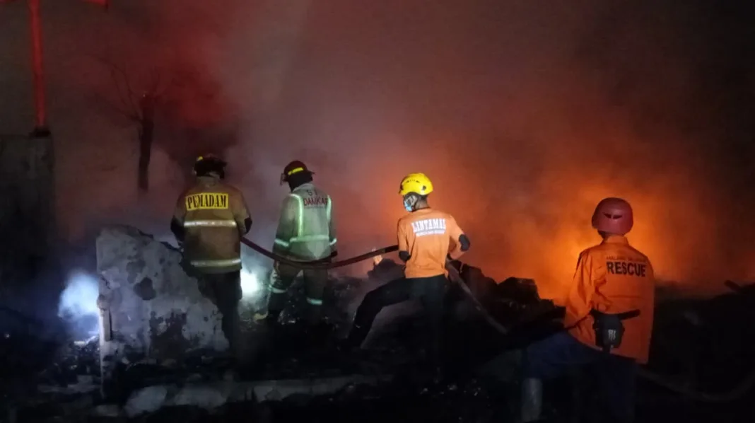 Pasar Sayur Bawah Turen Terbakar, Lapak Pedagang Ludes