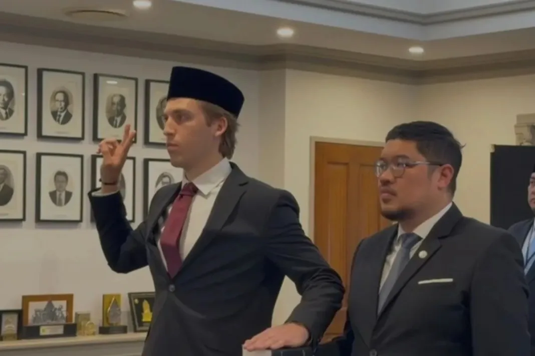 Vickery Resmi Jadi WNI, Prabowo Beri Pesan Khusus