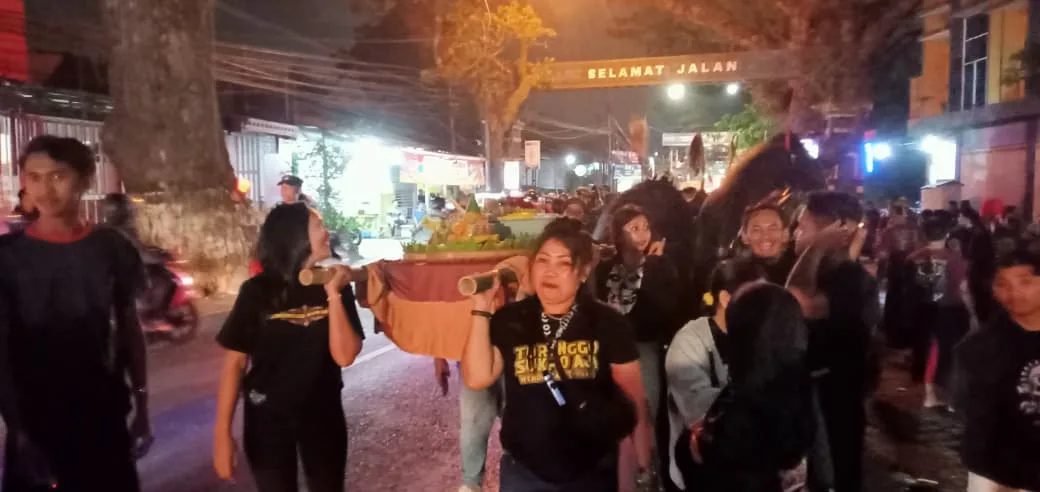 Warga Desa Mangliawan Gelar Kirab Syukuran Sambut Bulan Safar