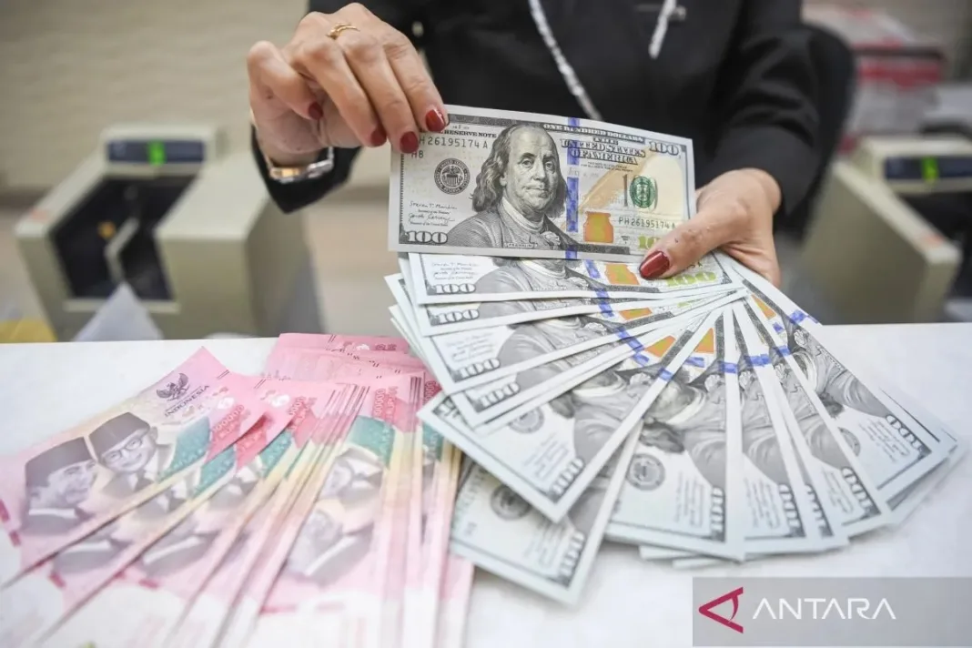 Rupiah Menguat, Jadi Rp17.937 per Dolar AS