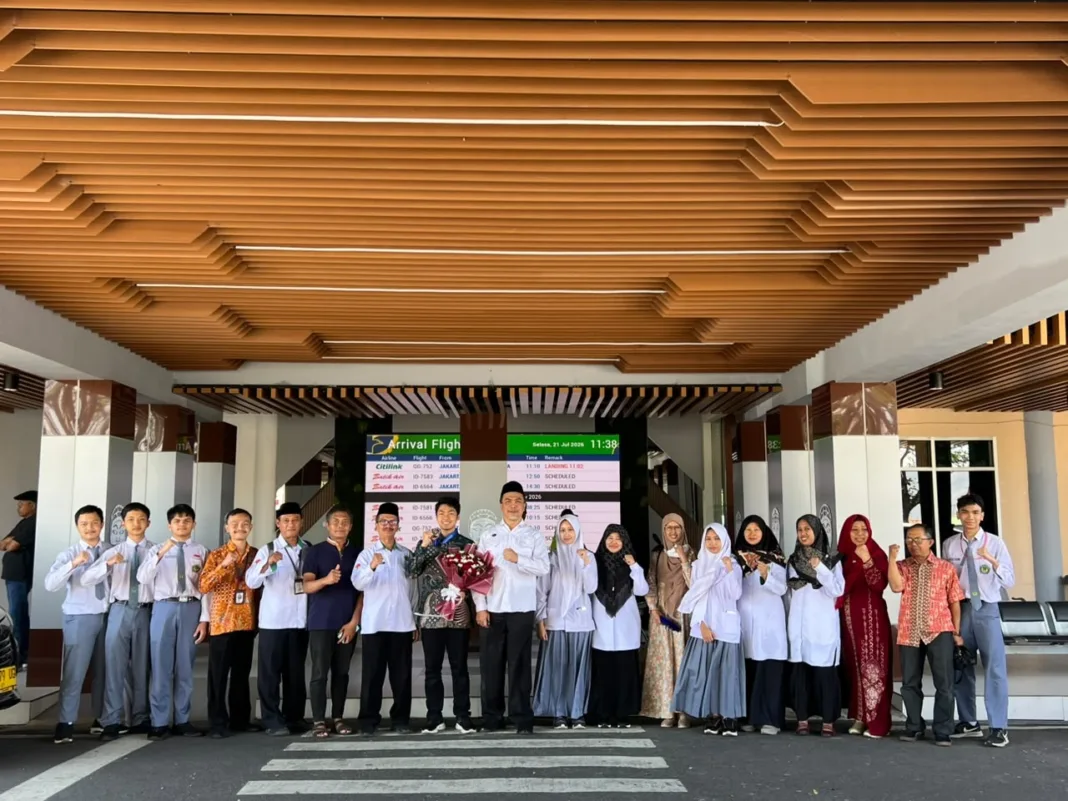 Dua Siswa MAN 2 Kota Malang Raih Medali Olimpiade Sains Internasional di Eropa dan Asia Tengah