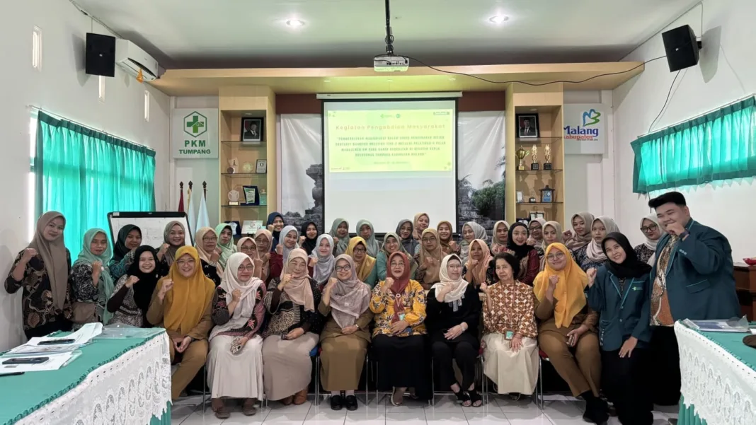 Tekan Angka Diabetes di Tumpang, Tim Pengmas Polkesma Bekali Kader Kesehatan Simulasi 5 Pilar