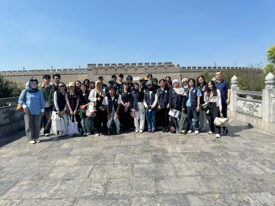 Perkuat Jejaring Global, 27 Mahasiswa UNAIR Ikuti KKN Internasional BBK di Shijiazhuang – China.