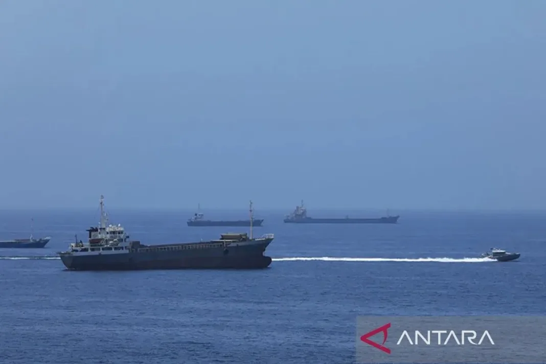 Tanker Meledak Saat Berusaha Lewat Selat Hormuz