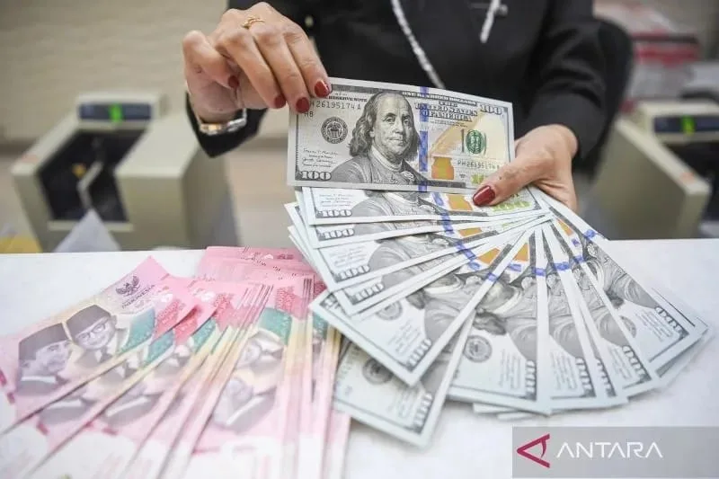 Rupiah Kembali Melemah, Jadi Rp17.979 per Dolar AS