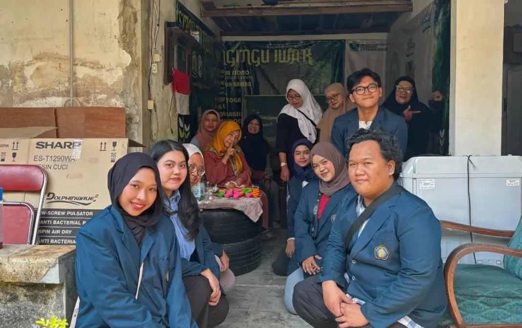 Mahasiswa FTAB UB Latih Warga Ketawanggede Buat Lilin Aromaterapi Berbasis Minyak Jelantah