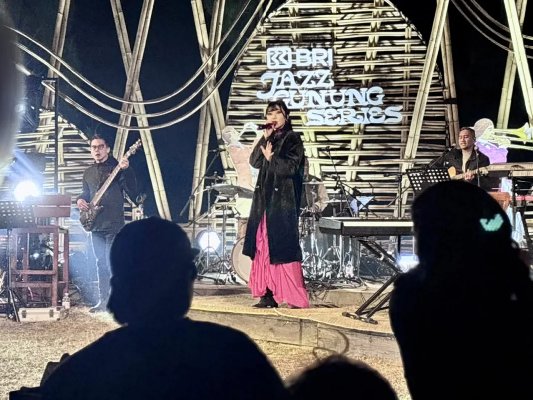 Tutup Hari Pertama BRI Jazz Gunung Bromo 2026, Isyana Sarasvati Hadirkan Konsep Akustik hingga Lahap Rawon Warm Up