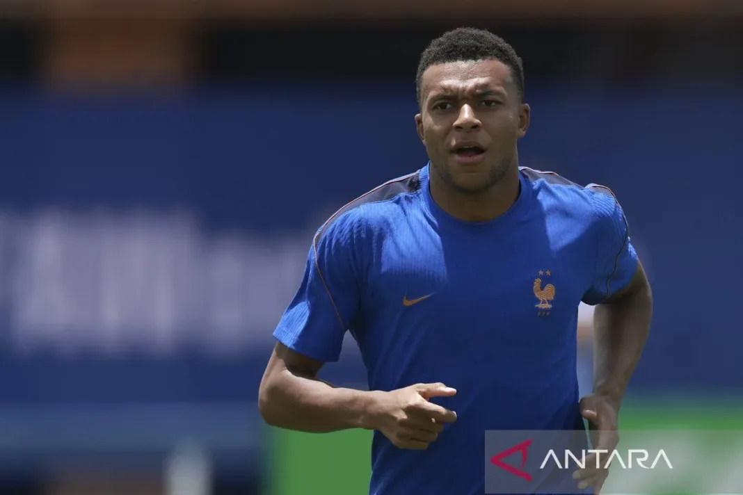 Jelang Prancis vs Inggris, Deschamps Pastikan Mbappe Fit dan Siap Kejar Sepatu Emas